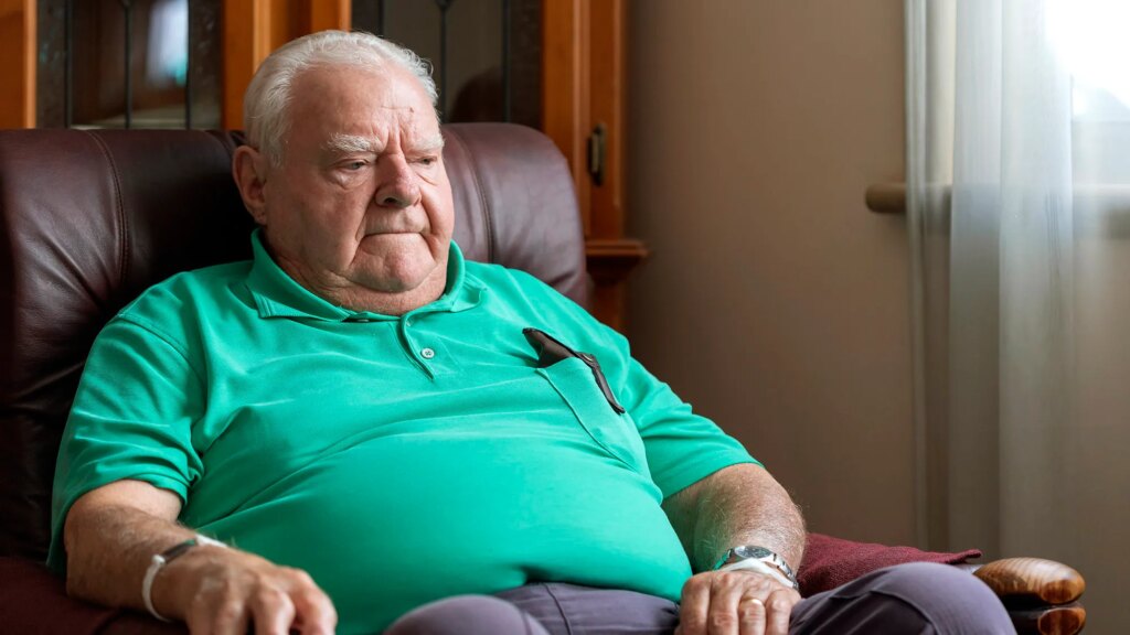 SATIRE NEWS: Fat Dad Sits On TV Remote Like Mother