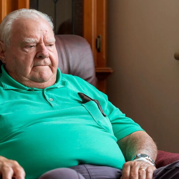 SATIRE NEWS: Fat Dad Sits On TV Remote Like Mother