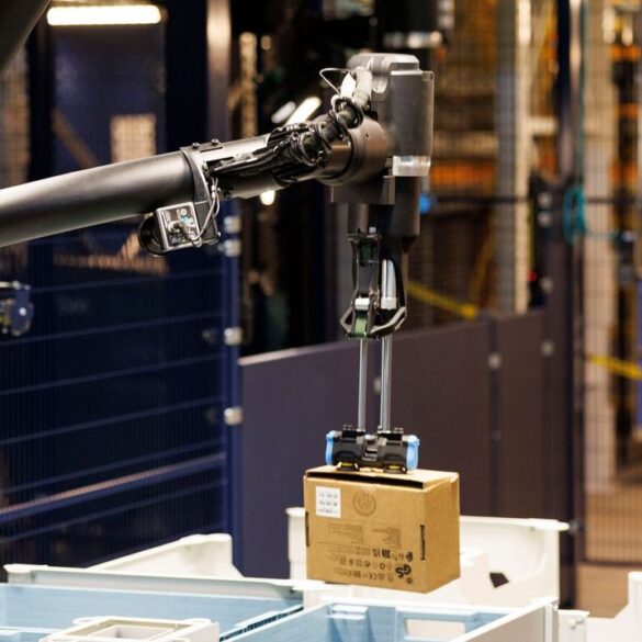 SCIENCE & TECH: Amazon halts Blue Jay after six months