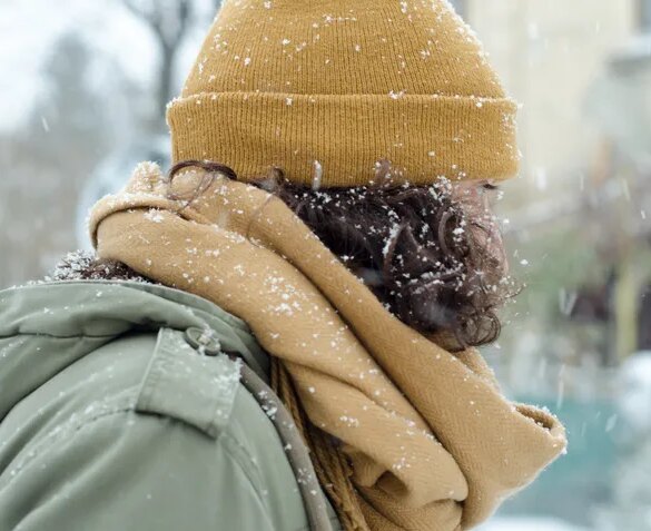 Kids are constantly told not to go outside with wet hair as it can cause a cold, but this isn't actually true.