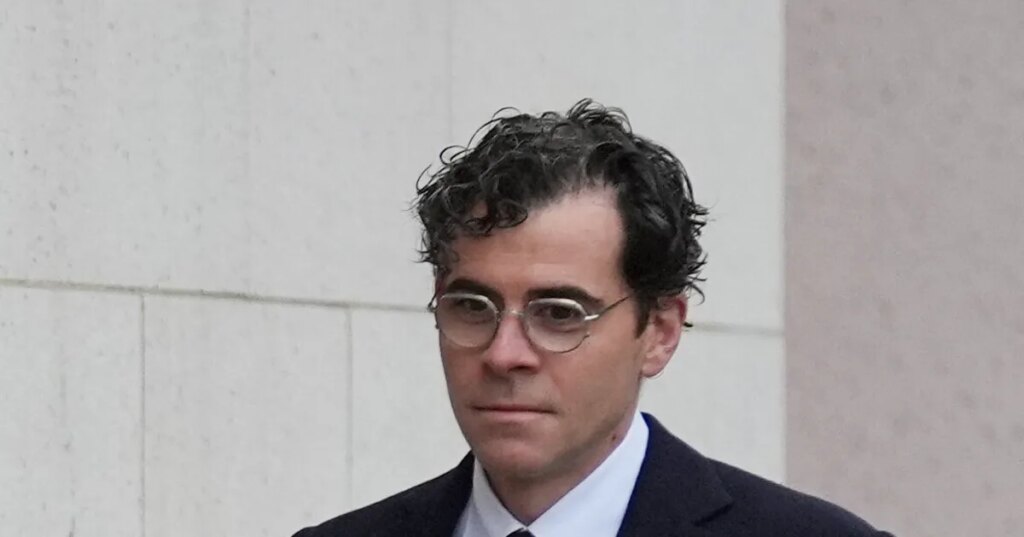 Travel & Lifestyle: Instagram Chief Doesn't Think People Get Addicted