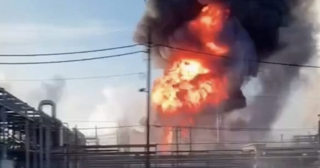 Shelter-In-Place Ordered After Vicious Explosion Rocks Texas Oil Refinery * 100PercentFedUp.com * by Danielle