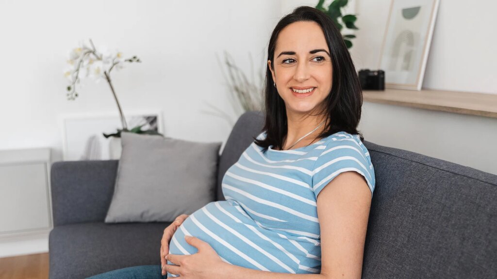 SATIRE NEWS: 42 Year Old Woman Refers To Herself As ‘Preggerz’