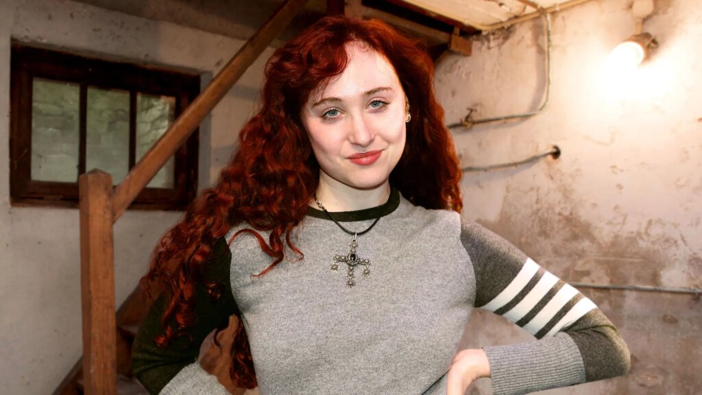 SATIRE NEWS: Chappell Roan Makes Amends By Kidnapping 11 Year Old Fan