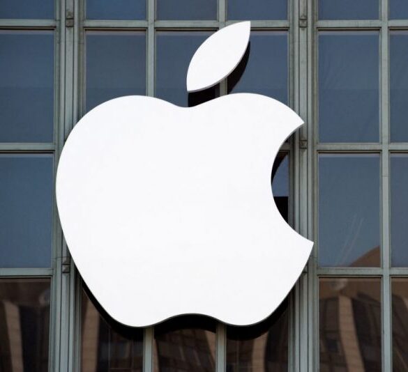 The Apple logo is seen on the outside of Bill Graham Civic Auditorium before the start of an event in San Francisco, California on September 7, 2016. (Photo by Josh Edelson / AFP) (Photo by JOSH EDELSON/AFP via Getty Images)