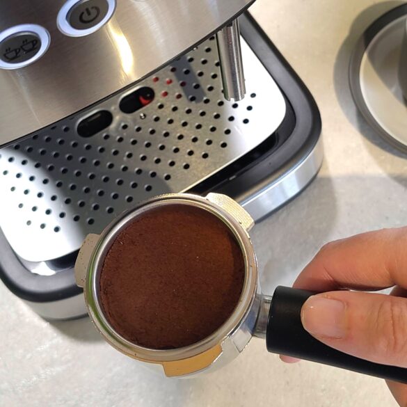 Russell Hobbs Everyday Espresso Machine portafilter basket full of ground coffee