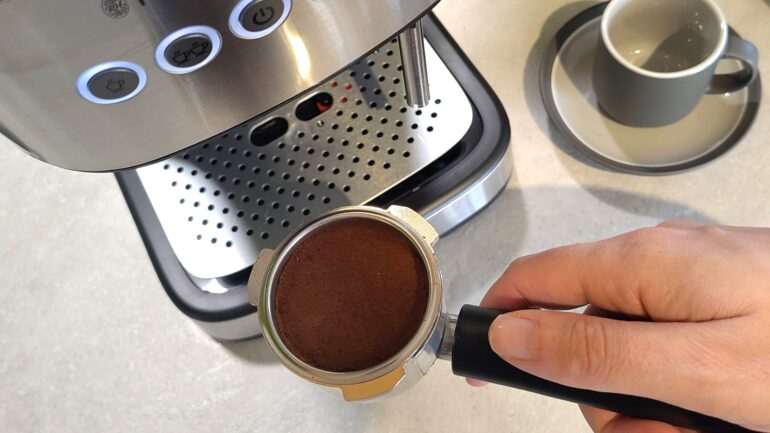 Russell Hobbs Everyday Espresso Machine portafilter basket full of ground coffee