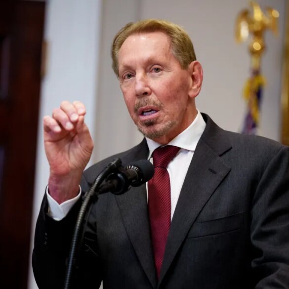 Oracle co-founder Larry Ellison speaking at a news conference.
