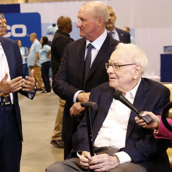 STOCK MARKET: Berkshire Hathaway shares drop 4% after poor fourth quarter