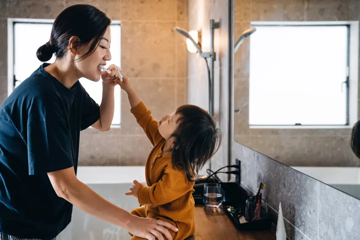 It's recommended that people use a toothpaste that contains fluoride.
